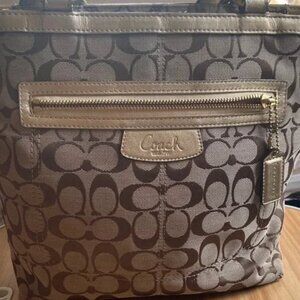 Coach Penelope shoulder signature jacquard Preloved EUC